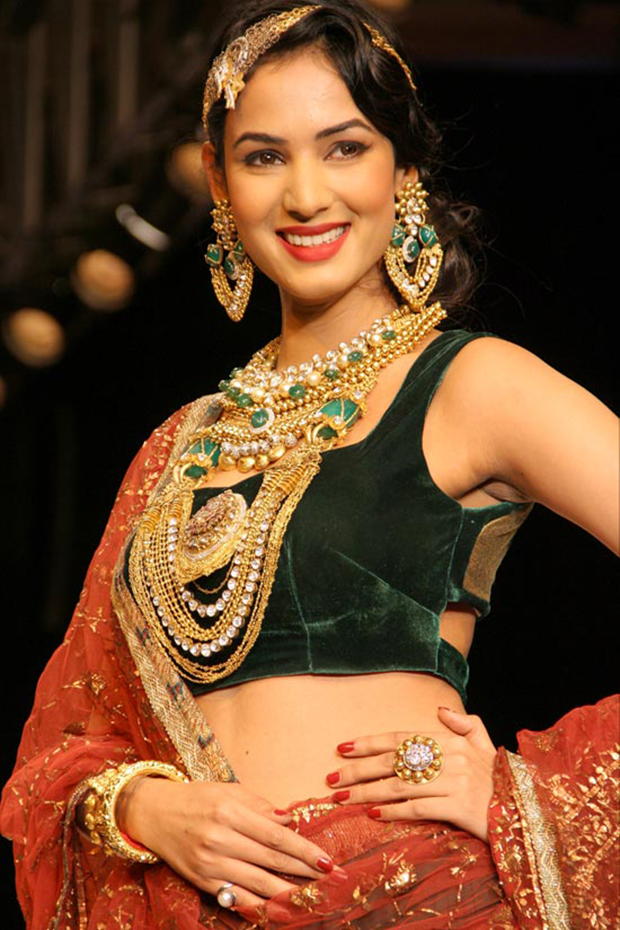 Wedding Jewellery worn by Bollywood Actresses