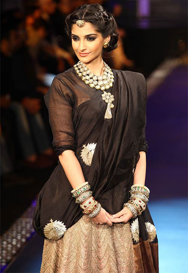 Wedding Jewellery worn by Bollywood Actresses 